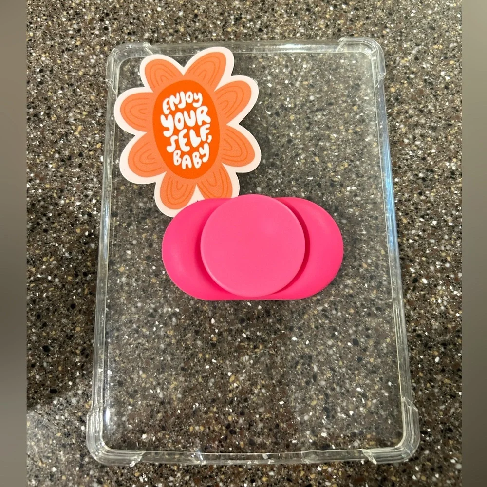 6inch clear kindle case with neon pink pop socket